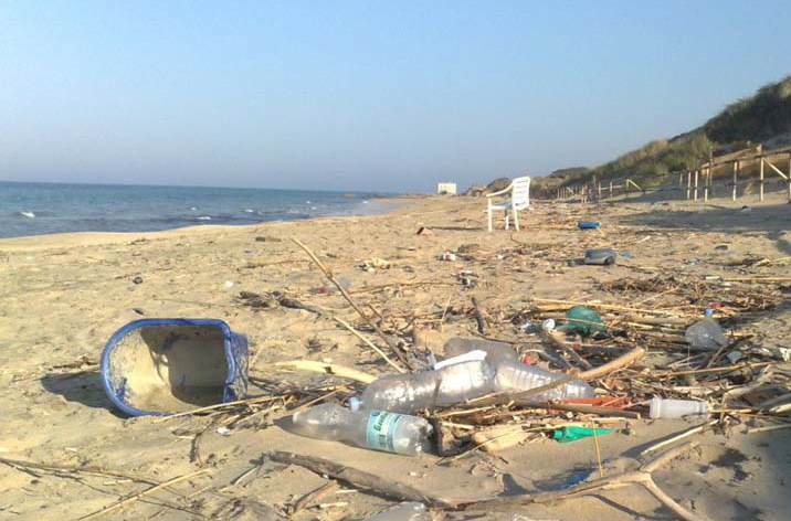 rifiuti i n spiaggia
